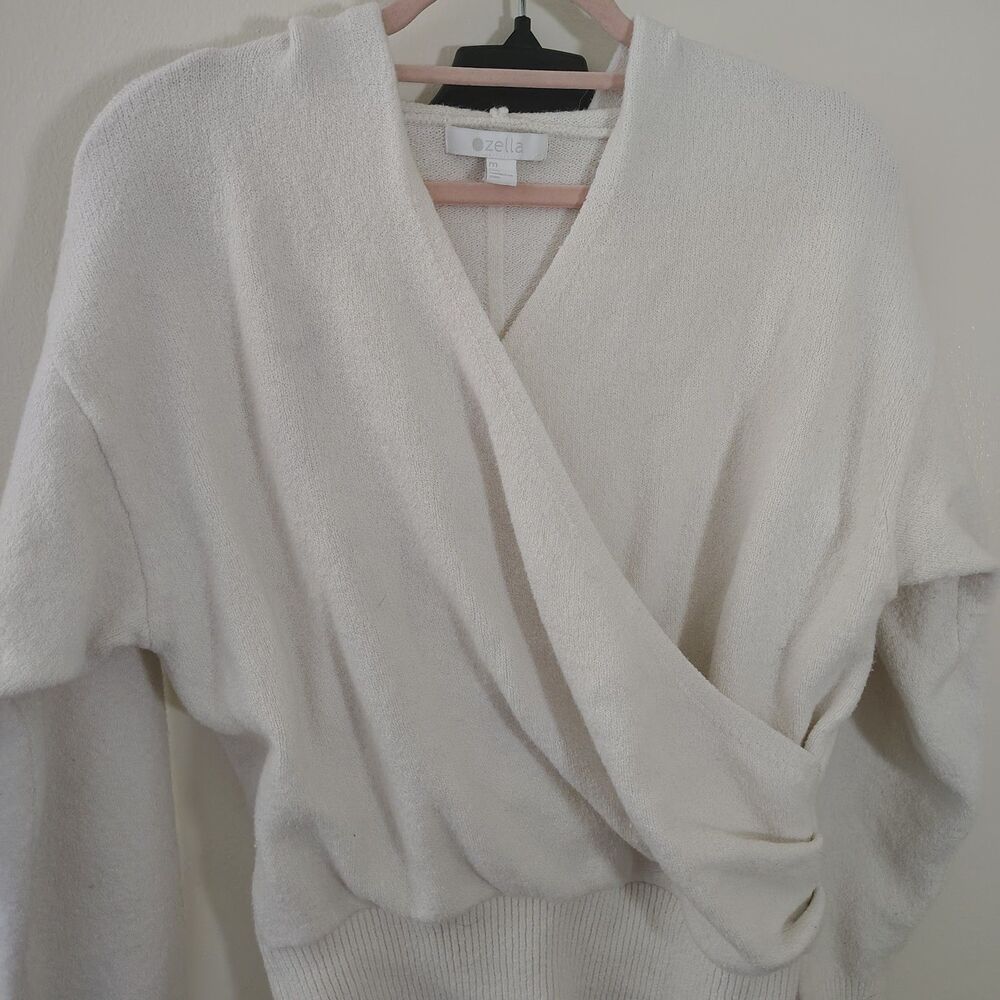 Zella White Hoodie Crossover Size Medium - Picture 6 of 14